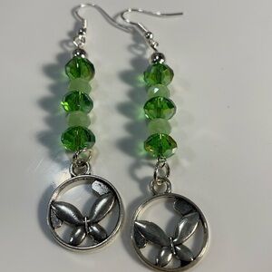 ✔️✔️Green Faceted Crystal and Silver Butterfly Earrings